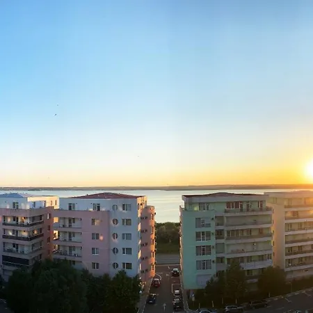 Summerland Vibe Mamaia