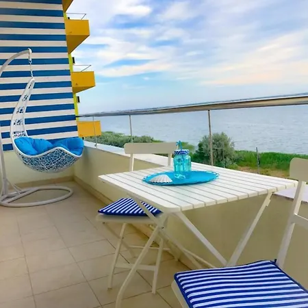 Summerland Vibe * Mamaia