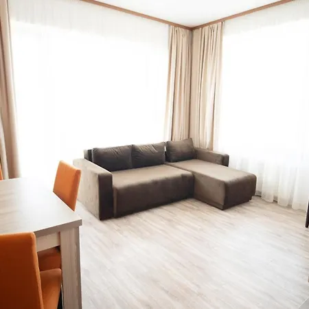 Summerland Vibe Mamaia