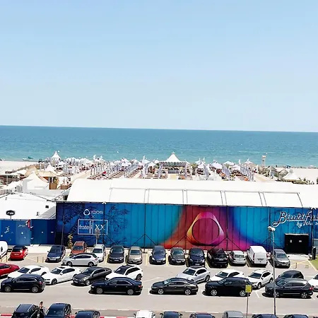 Summerland Vibe * Mamaia