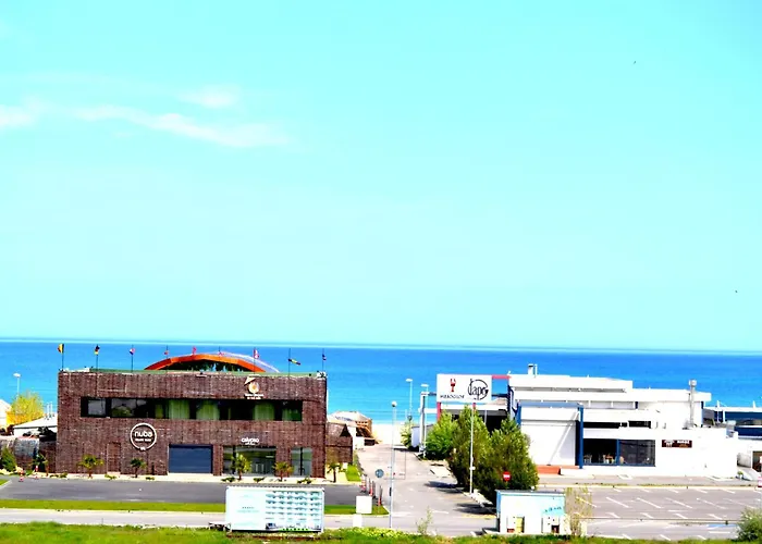 Summerland Vibe * Mamaia