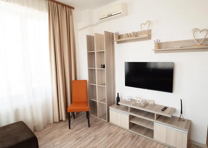 Summerland Vibe * Mamaia